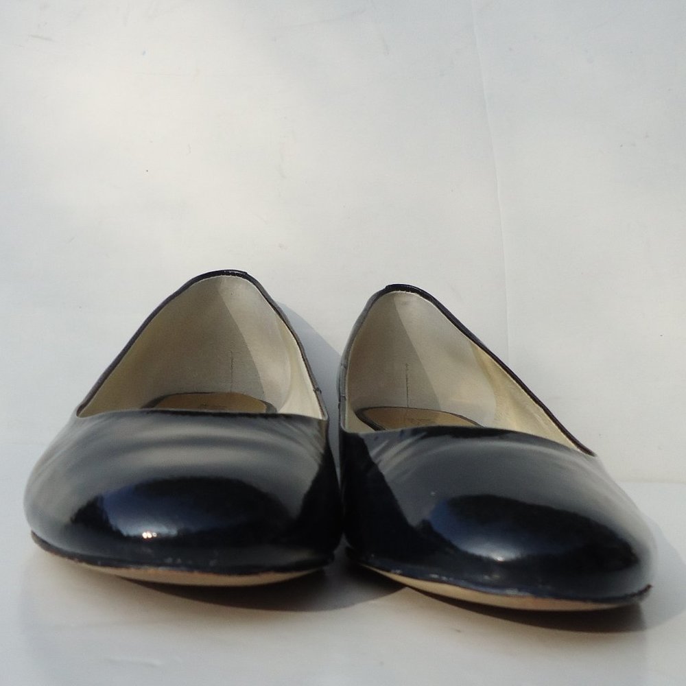 SIZE 7.5M. MICHAEL Michael Kors patent leather shoes. - Picture 4 of 16